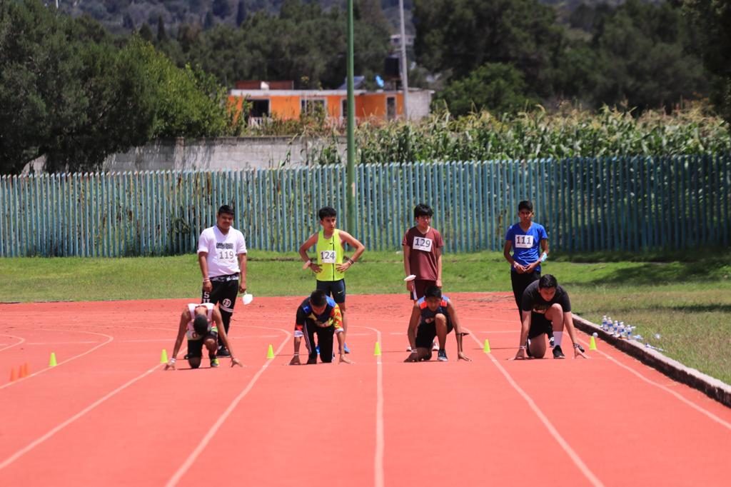 bachilleres plantel 2 cien metros y sus carreras destacadas