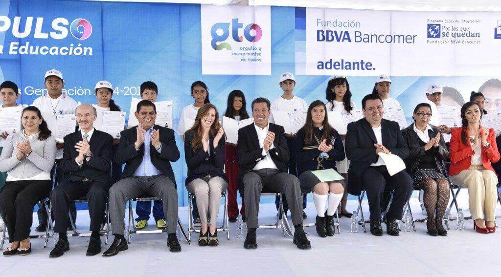 becas adelante bbva bancomer para jovenes mexicanos 2024