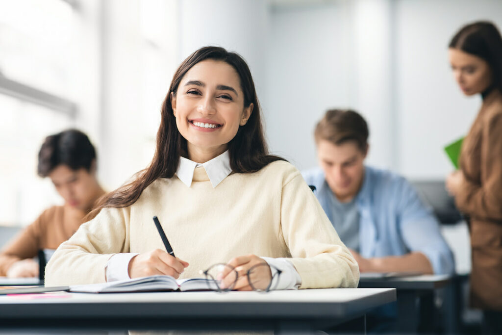 campus uteg descubre carreras y precios en