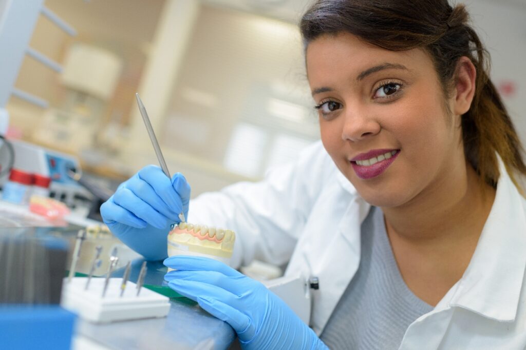 Carrera Técnico Dental en UNAM: Oportunidades y Beneficios 2 carrera tecnico dental en unam oportunidades y beneficios