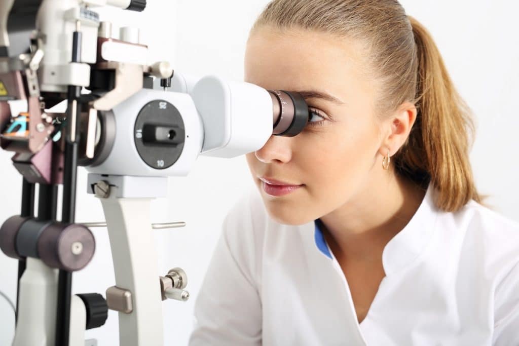 Carreras de Optometría: Enfoque y Oportunidades en el Campo de la Salud Visual 2 carreras de optometria enfoque y oportunidades en el campo de la salud visual