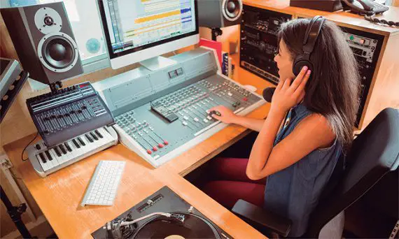 carreras en produccion musical descubre el camino hacia tu pasion