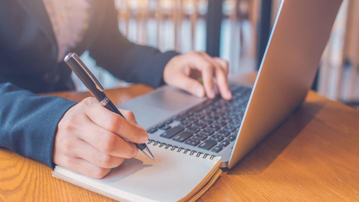 Carreras universitarias a distancia: una opción del siglo XXI 2 Carreras universitarias a distancia: una opción del siglo XXI