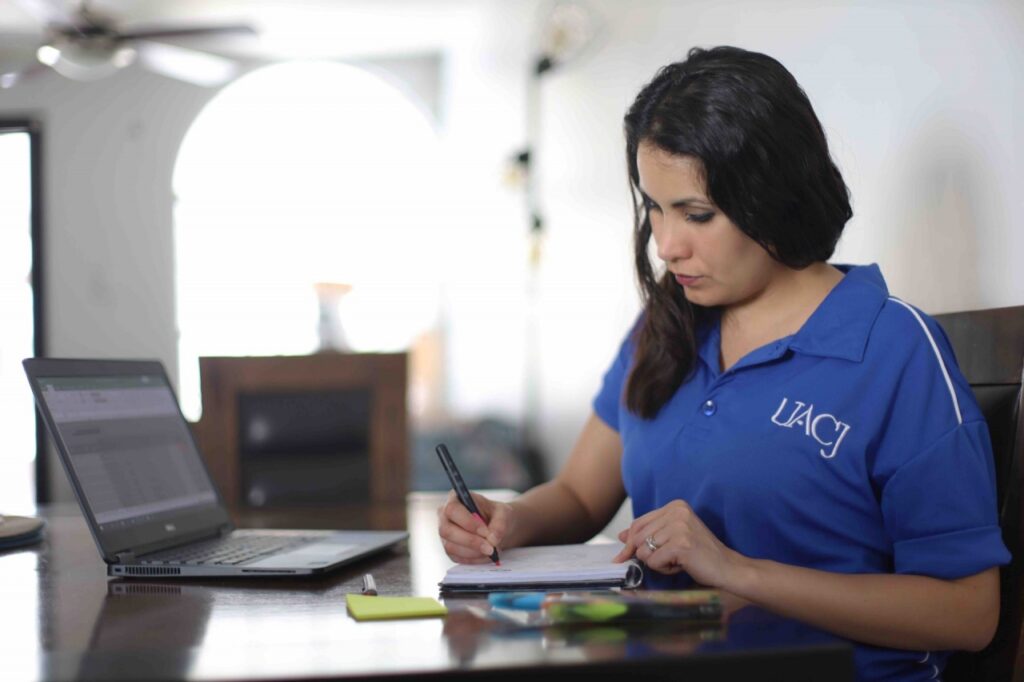 cuales son las becas disponibles en uacj para agosto de 2024