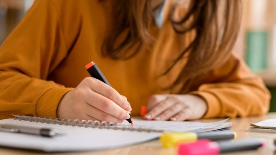 jovenes escribiendo el futuro cuanto pagan