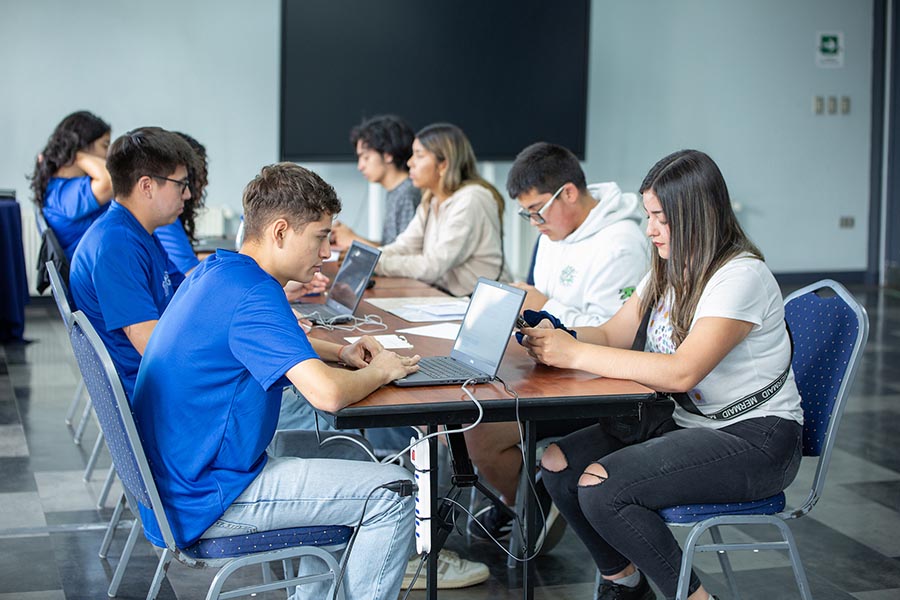 mas de 2000 jovenes se preparan para admision 2024