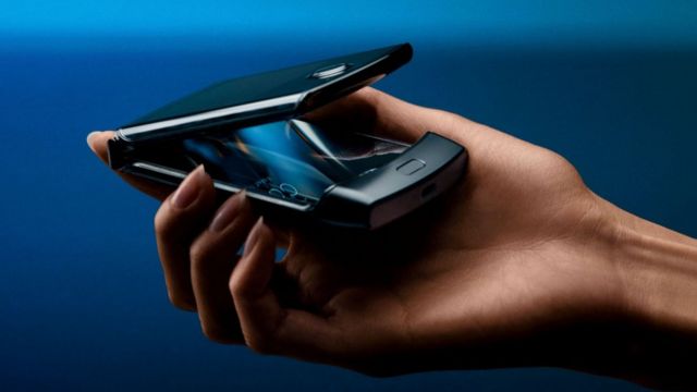 motorola antiguo como se llama el celular plegable