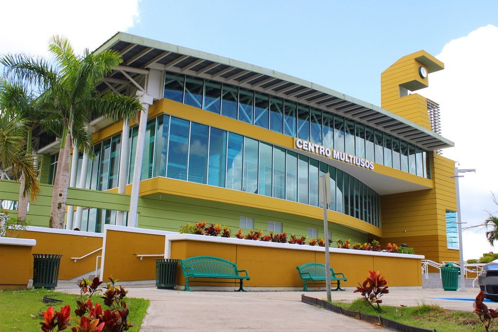 que carreras y oportunidades ofrece la universidad interamericana