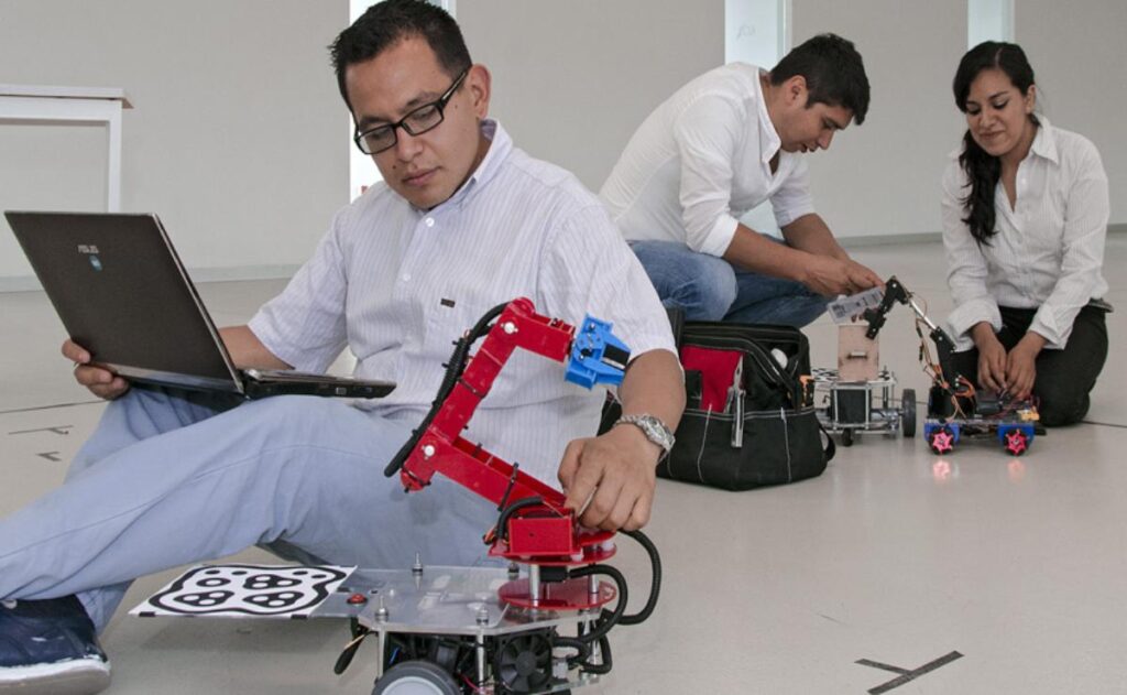 que universidades ofrecen ingenieria mecatronica y sus sueldos
